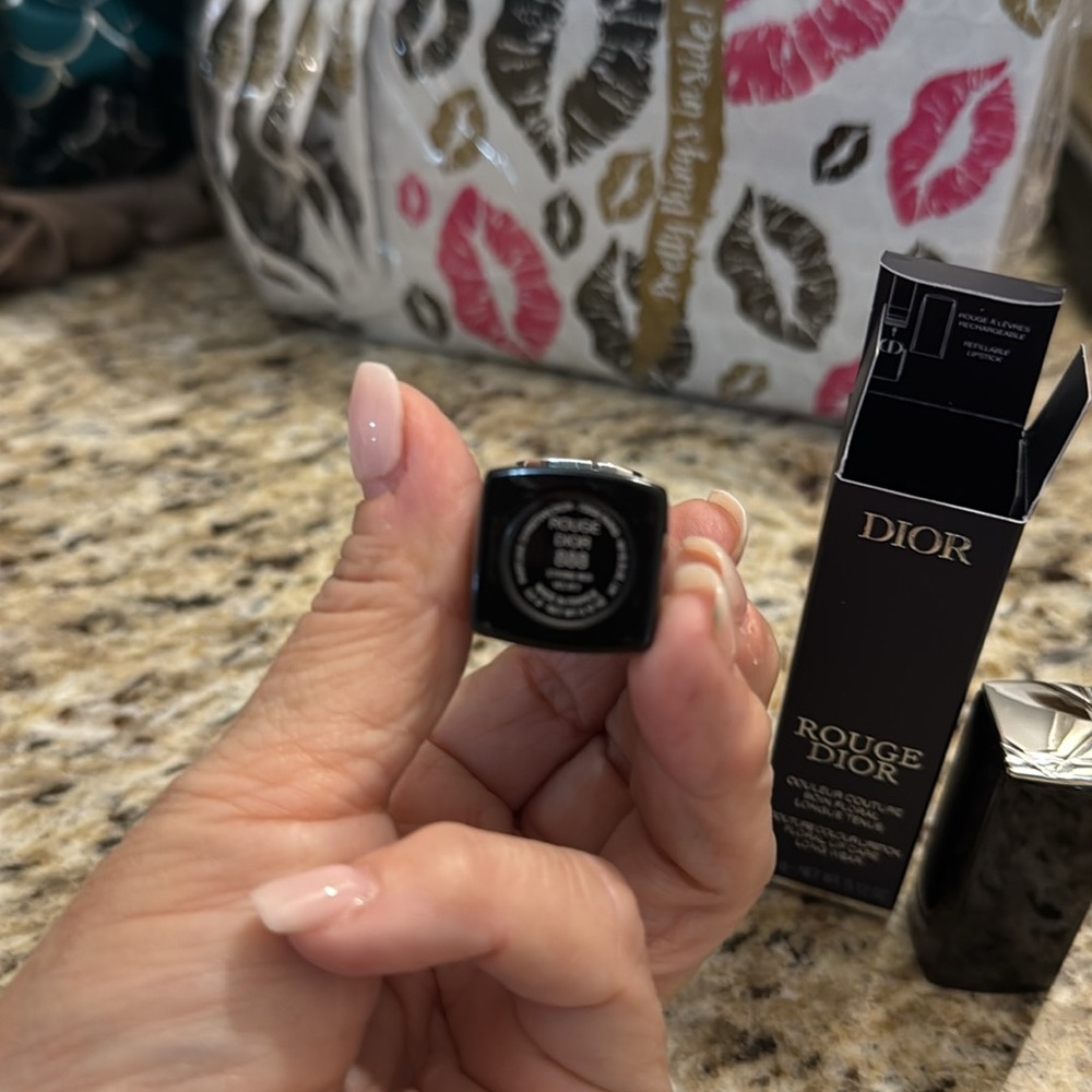 Rouge Dior Strong Red Velvet #888 - Picture 3 of 5